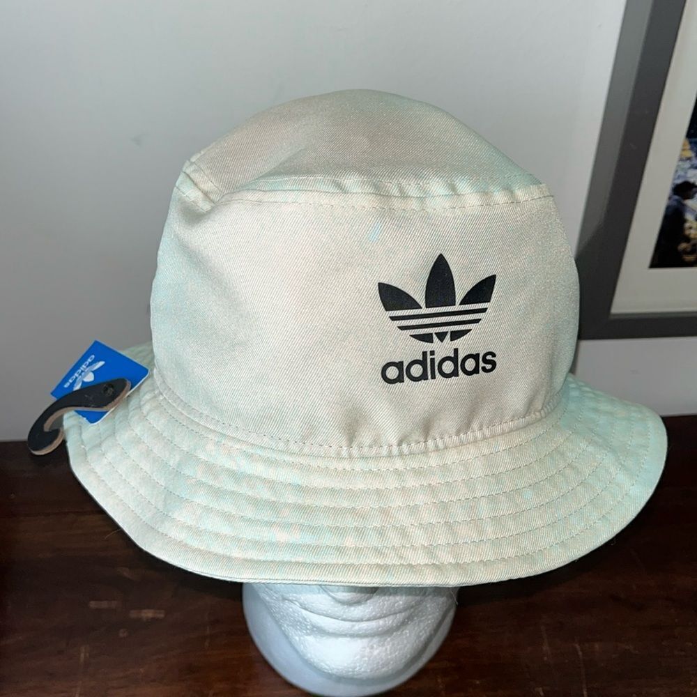 ADIDAS UNISEX SPRAY PRINT BUCKET HAT ALMOST LIGHT BLUE-BLISS ORANGE SPRAYPAINT